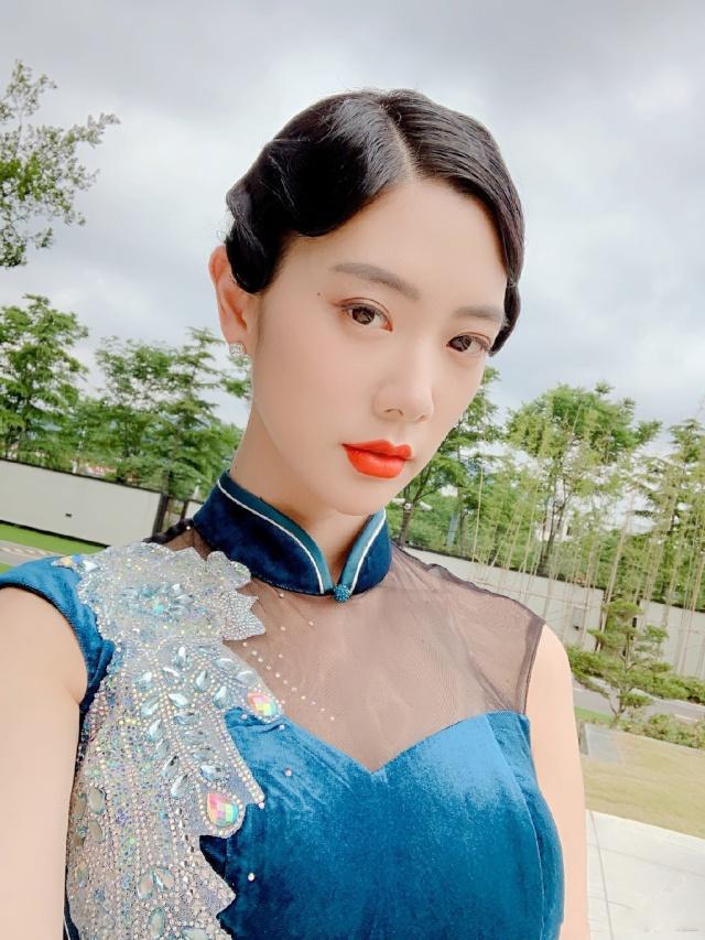 雨伞女郎